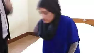 هوتي العربية يأخذ الديك لفترة وجيزة للحصول على النقد