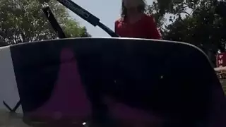 استمتعت كبير الثدي فاتنة badass wakeboarding عارية من البحيرة