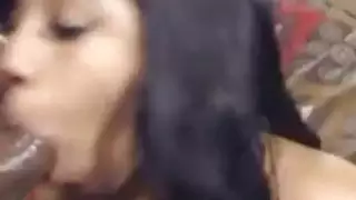 اللسان للملوك في غرفة نومه الخاصة