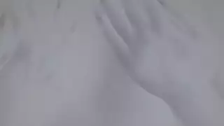 عاصي الأبيض في سن المراهقة ركوب الديك الأسود الكبير