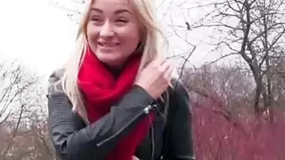شهواني فتاة Cayla Lyons مع جذاب صغير الثدي مارس الجنس في الهواء الطلق