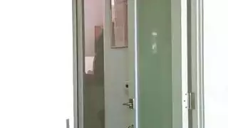 خطوة أمي ومراهق إرضاء الديك طويلة في الحمام