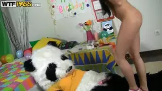 هواة عيد ميلاد فتاة يمارس الجنس مع أفضل صديق لها الدب الباندا