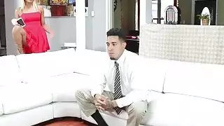 فرخ الساخنة الثمينة Ally Berry بحاجة إلى الديك كبير ليمارس الجنس