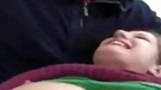 زوجين في سن المراهقة سخيف لأول مرة