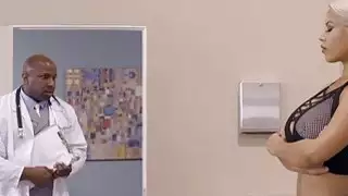 اتينا جبهة مورو بريدجيت ب الحمار استغل من قبل الطبيب الأسود