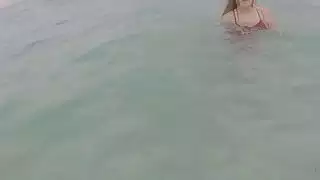 ومضات بريجيت الحارس وتمتص