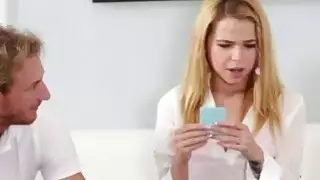 Slutty شاب شقراء Alina غرب Inhales صخرة شاق قضيب