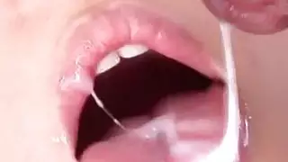 Serina Hayakawa تمتص الديك مثل الحلوى ويبتلع