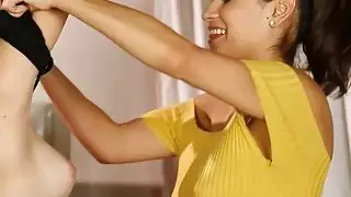 ماسيوز وزوجتها الساخنة مثليه على السرير