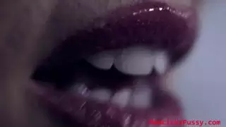 ألسنة مثليه دافئة في كس الرطب