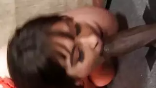 يلعب Beverly Paige مع Gloryhole BBCs