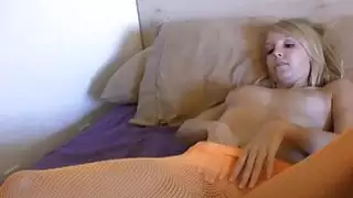 شقراء الشباب ايلي بروكس يتمتع دسار الزجاج