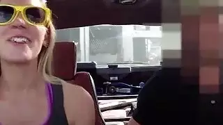 يريد طفلة سلوتيّة صغيرة أن يبيع سيارتها إلى [شون] غير أنّ نهاية فوق مارس الجنس