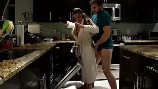 اللسان الأسرة