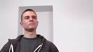 تناسب الرجل الانفجارات مفلس العامل الأنثى ميلف في الصب