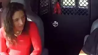 حار الحمار امرأة سمراء التقطت و مارس الجنس بواسطة سائق شاحنة