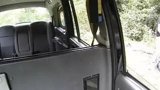 مفلس هواة فاتنة يعطي رئيس و boned بواسطة سائق قرنية