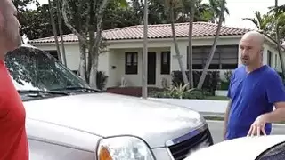 الآباء سوط من ديوكهم لبعض ضربة لطيفة كسداد للأضرار