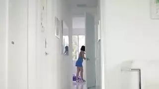براد يعطي كارلي بيكر سرير سريع يوزع فخذيها