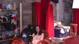 التشيكية 24yo هواة يظهر لها كبير الثدي في التقليم