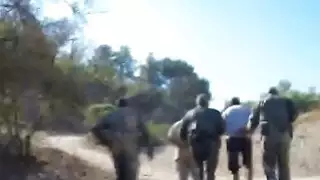 ضابط الحدود يكسر كس ضيق لاتينا شقراء في سن المراهقة