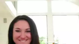 قرنية فاتنة كايلي Kalvetti ضخمة بوسها الرطب