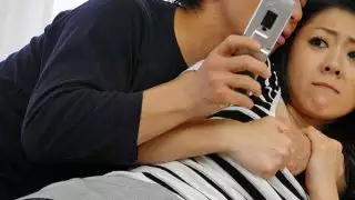 يحصل اصابع الاتهام فاتنة اليابانية من قبل الرجل قرنية
