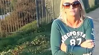 يدمر قضيب جلدي هائل يخلط العسل