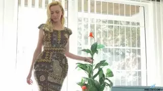 الفرخ الاشقر Affina Kisser هو استمناء بوسها لذيذ على نحو سلس