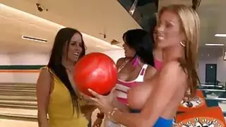 الحبيبين يعطون الذكور الحماسيين المتحمسين