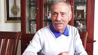 فرانكي سوط صاحب الديك القديم لميليسا لابتلاع
