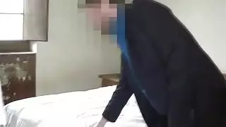 هزلي أسلوب قصف لعرب السابقين فرنك غيني في غرفة الفندق