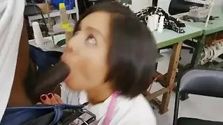 هوتي آسيوي قصفت من قبل صديق أسود