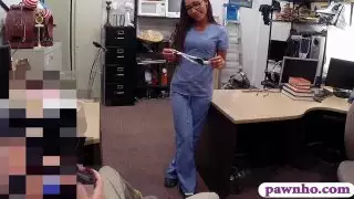 ممرضة يائسة مسمر من قبل رجل البيدق قرنية