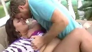Bigtits وقحة السمين يجلس لها العضو التناسلي النسوي الرطب على الرجل المحظوظ