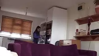 أولغا يجعل شرطي يشعر في المنزل دعوة صاحب الديك في الحمار
