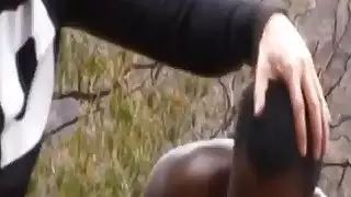 الفاسقات الإفريقية في عذاب الحلمة في الهواء الطلق الخام والضرب
