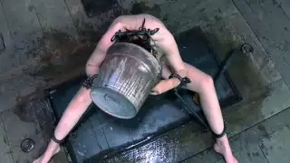 أداء قوي من BDSM كريستين أندروز يظهر قدراتها البارزة