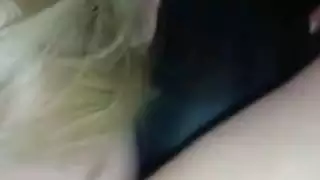 اللسان الساخن شقراء وابتلاع