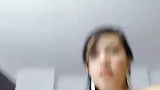 اتينا تظهر على دسار بينما شخص ما يراقب