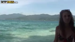 الحب على الشاطئ التايلاندي شيء من العالم