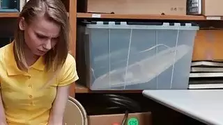 كاتارينا بيتروف كذاب twat لها على القمة