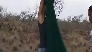 العبيد الأفارقة إرضاء الخفقان الديوك في الهواء الطلق