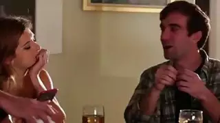 امرأة سمراء الشباب سلوتي يحصل على كس ضخ حتى انها cums في مثل مجنون