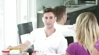 براد يلعق ويأكل Kagney Linn Karters جبهة تحرير مورو الإسلامية كس