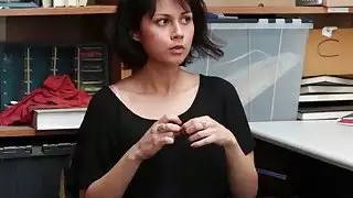 اللص الهاوي Penelope مارس الجنس من الصعب في بلدها كس صغير