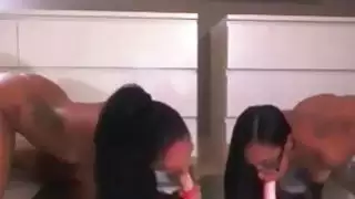 تشيكاس ركوب قضبان اصطناعية على كاميرا ويب