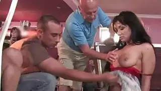 يتم جلب العبيد لخدمة احتياجات concupiscent