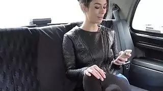 صالح زوجة اليورو الغش في سيارة أجرة وهمية